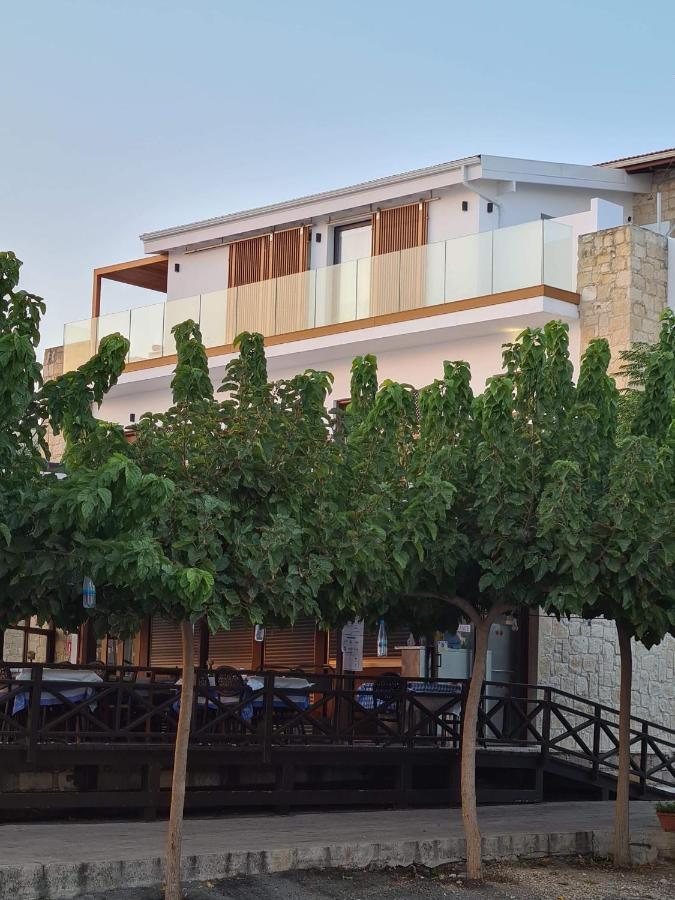 Y & P Latchi Hotel Ngoại thất bức ảnh