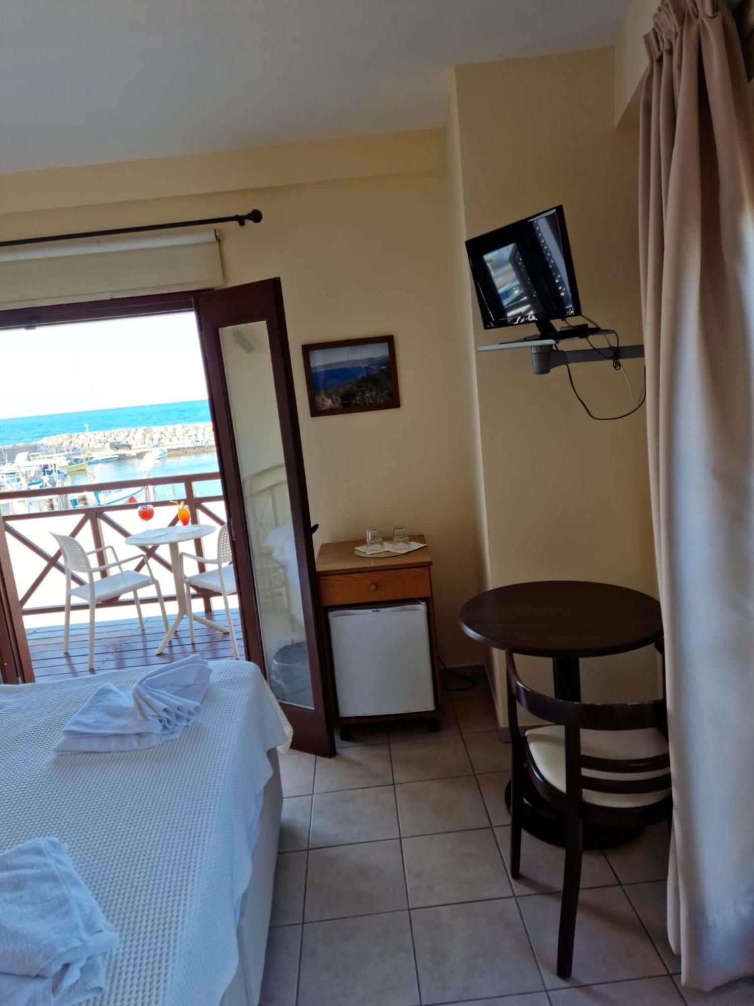 Y & P Latchi Hotel Phòng bức ảnh